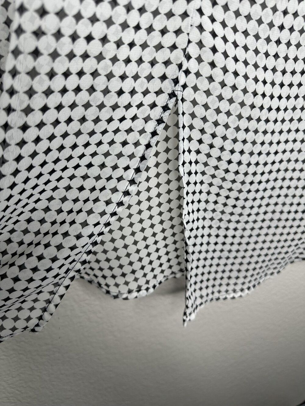 Pleione Blouse Womens Large Lace Yoke Sleeveless Geometric Scalloped Black White - Picture 6 of 6